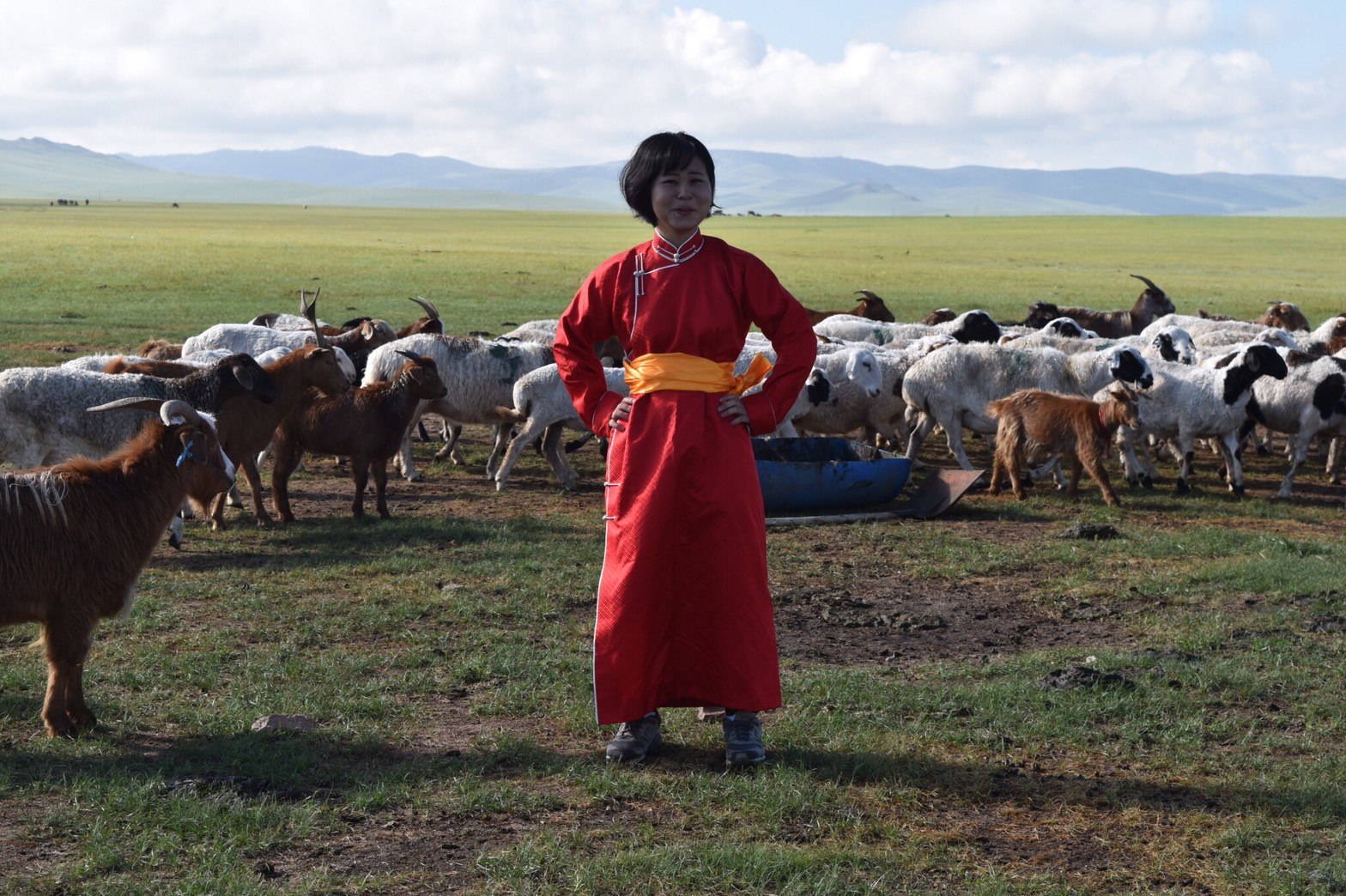 モンゴルスタディツアー】モンゴルの民族衣装「デール」って何